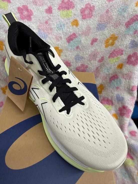 ASICS Lightweight Running Shoes in Pale Green & Black - Picture 5 of 7